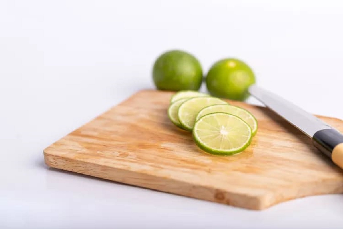 Como limpar uma tábua de corte de madeira em 4 etapas fáceis Como limpar uma tábua de corte de madeira em 4 etapas fáceis