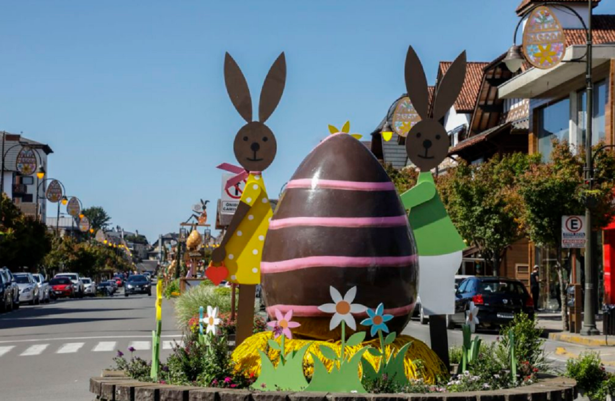 Chocolate gigante na cidade de Gramado na Rotatória